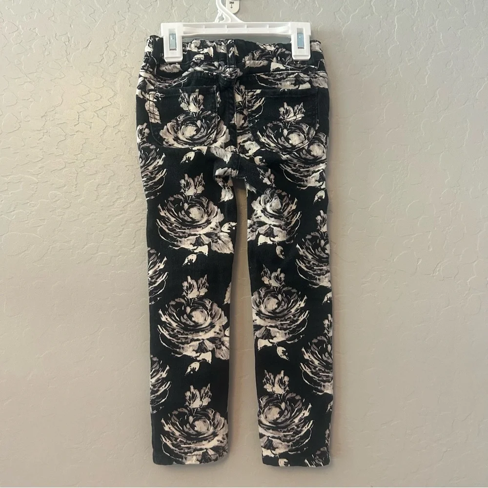 ⭐️Baby Gap black and white floral denim leggings size 4 years